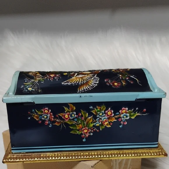 Linette Thin Metal Hand-Painted Floral & Bird Decor Print Box W Lock/Keys (BX80) - Picture 3 of 15